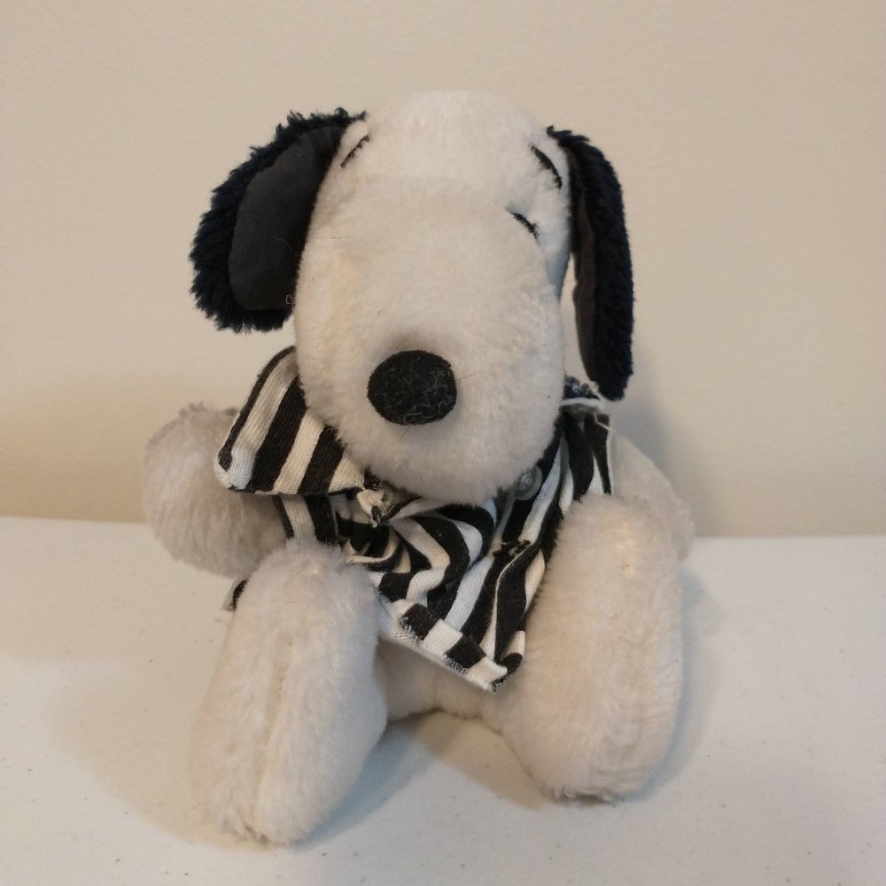 Vintage Peanuts Another Determined Production Snoopy Bean Bag Plush 6" Doll